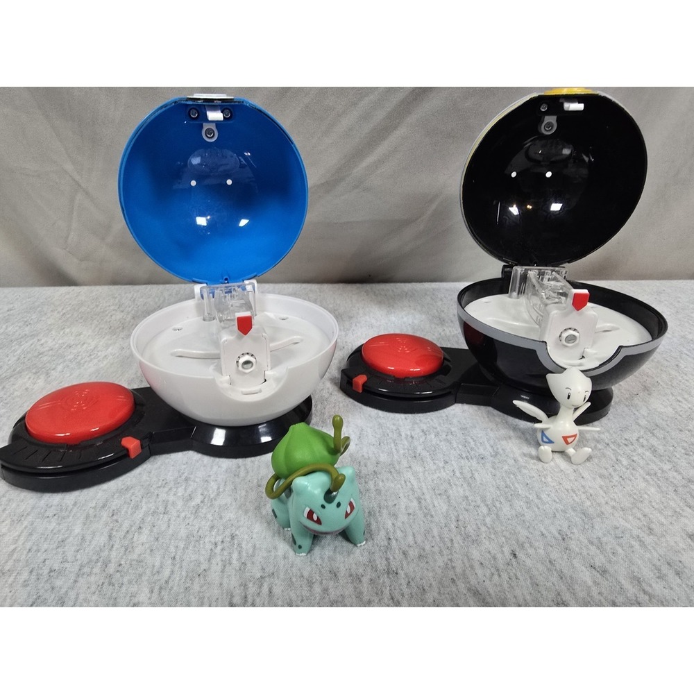 Pokémon Surprise Attack Game featuring Togetic and Bulbasaur Figure 3+